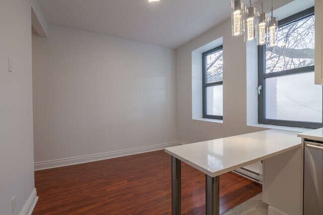 Photo - 2050 Av. Claremont Unit 20
