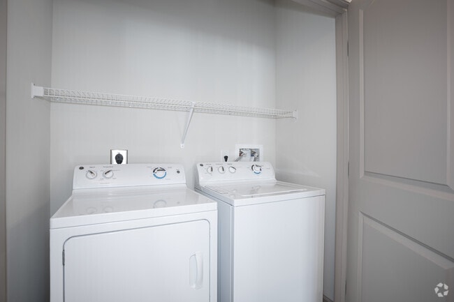 1BR, 1BA - 850 SF