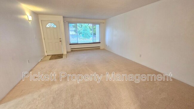 Photo - 2870 SE Colusa Ave