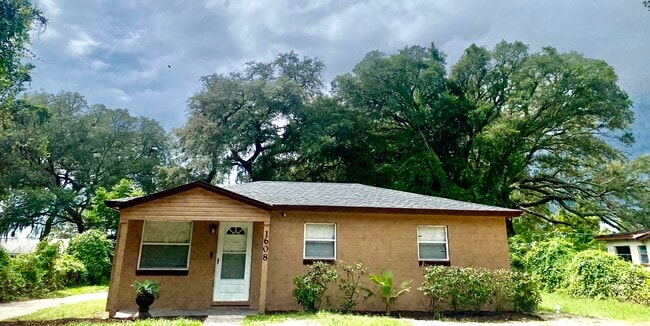 Building Photo - 1608 Long Ln Rental