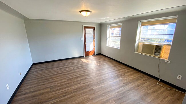 Studio - 227 W Dunklin St Unit B