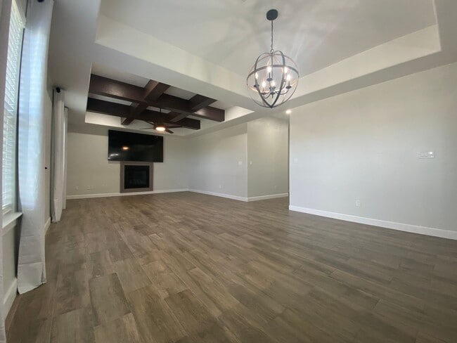 Photo - East El Paso 4 bed 2 bath Refrig A/C with gorgeous landscaping!