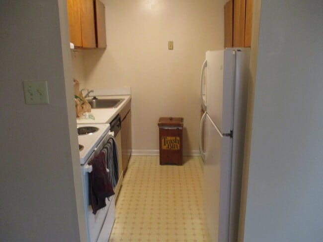 Photo - 545 Burgoyne Rd Unit 4