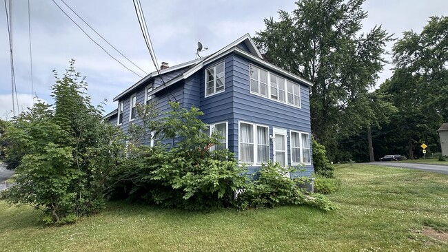 Building Photo - 1817 Hillside Ave Unit 2nd Floor