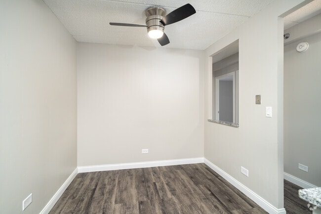 2BR, 2BA - 946SF - Dining Room
