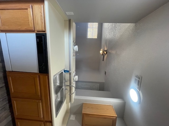 Kitchen 2.jpg