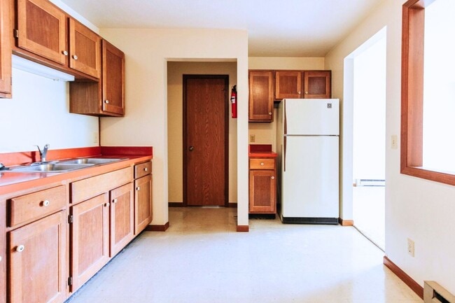 Building Photo - Smart Space. Great Location. Unit Apt 212