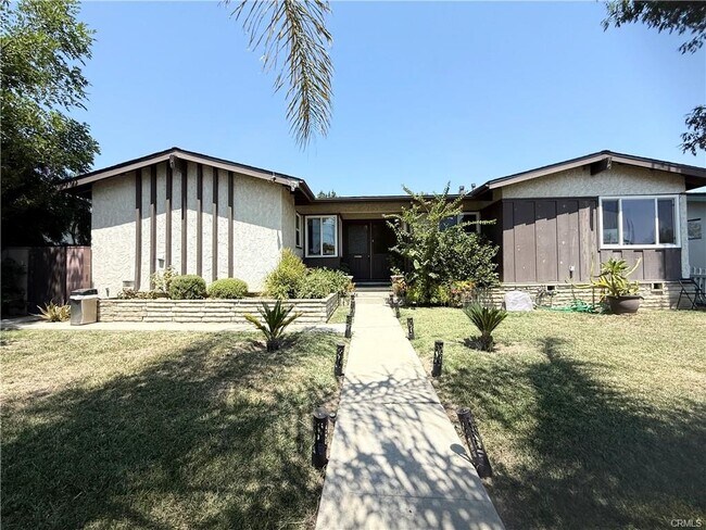 Photo - 23233 Vanowen St House