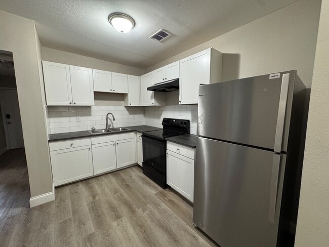 Photo - 704 St Clair St