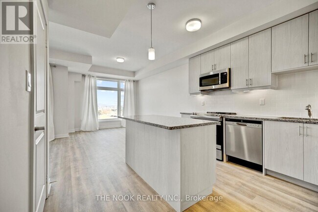 Photo - 2550 Castlegate Crossing