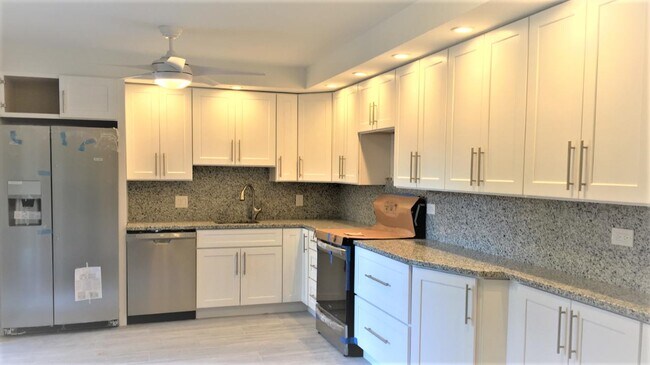 Building Photo - 2915 SW 22nd Cir Unit 35c