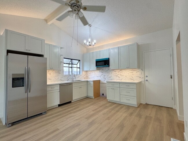 Photo - 900 Severus Dr