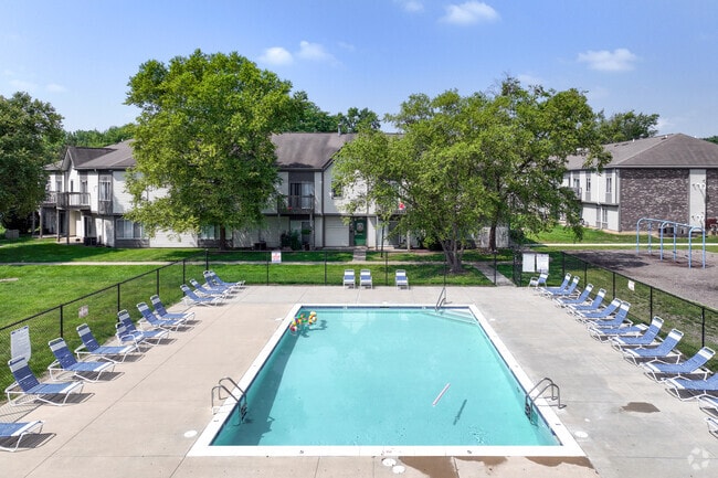 Piscina - Garden Pointe Apartments