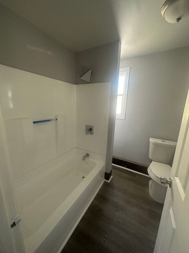 Photo - 2 Bedroom Apartments E. 43/Superior Rd. Unit 5