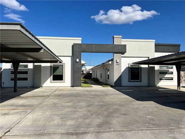 Building Photo - 22 South Dr Unit 3