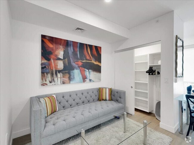Building Photo - 817 N 6th St Unit ID1047103P Rental