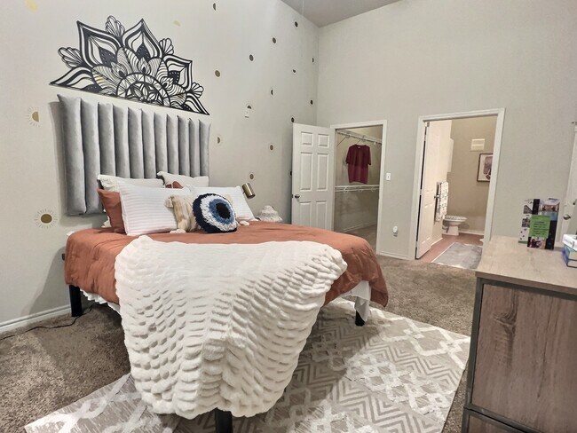 2x2 Large Flat A Bedroom