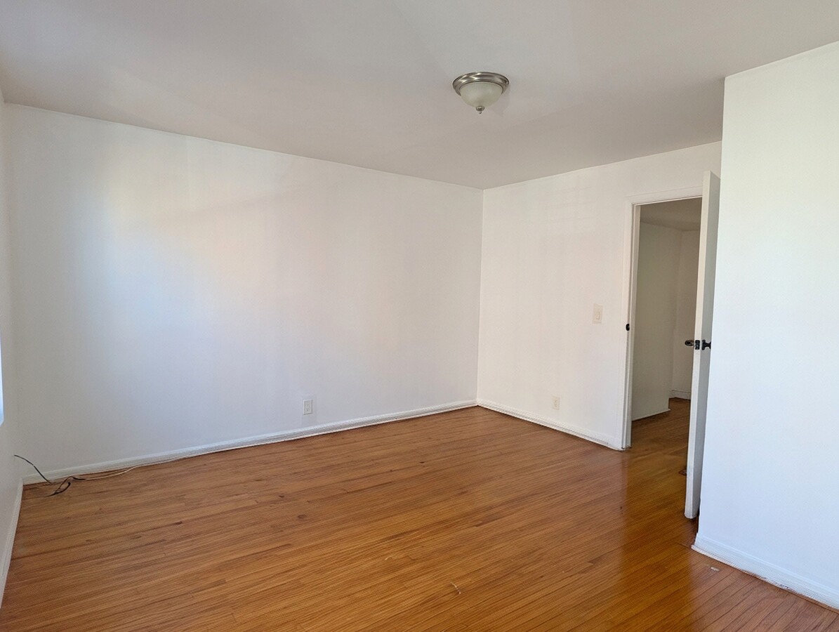 Photo - 133 Dikeman St