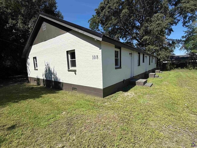 Photo - 106 Molette St