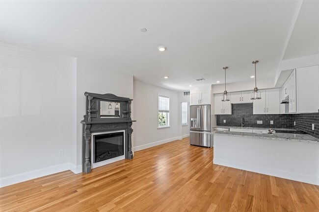 Building Photo - 48 Water St Unit 1 Rental