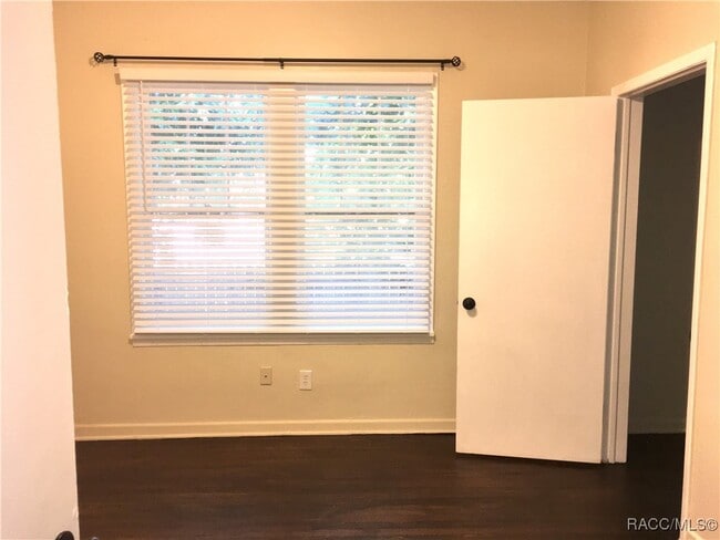 Photo - 209 9th Ave N