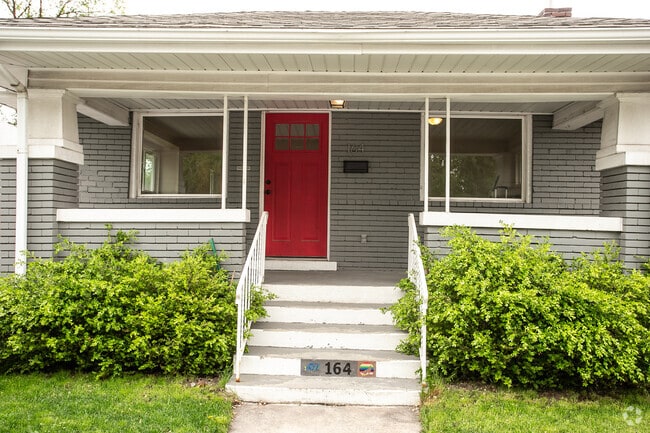 Building Photo - 164 Hampton Ave S Rental