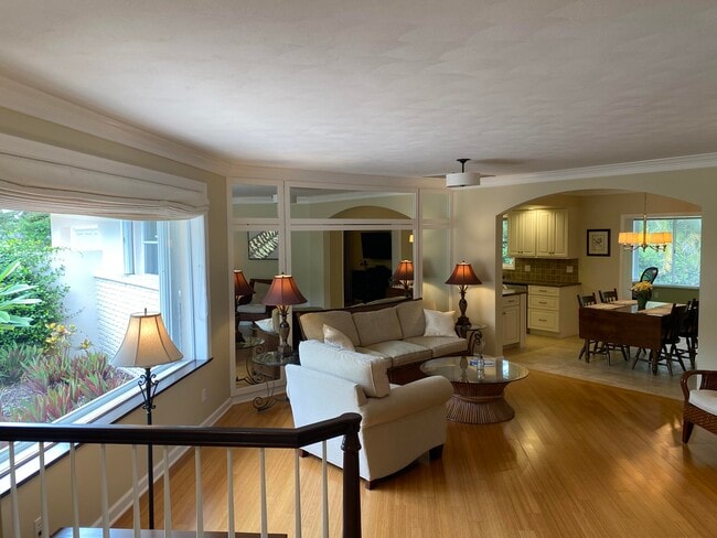 Photo - 535 Flamevine Ln