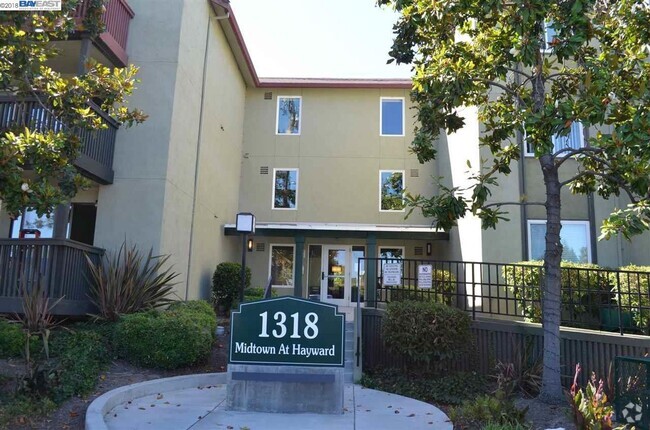 Building Photo - Fabulous and Spacious 2 bd 1 bath Condo in... Unit 106