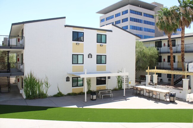 Building Photo - 8TH STREET APARTMENTS Unit 21