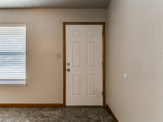 Photo - 212 S Mercedes Dr