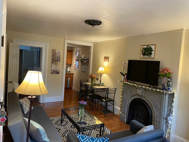 Building Photo - 32 Pearl St Unit 1