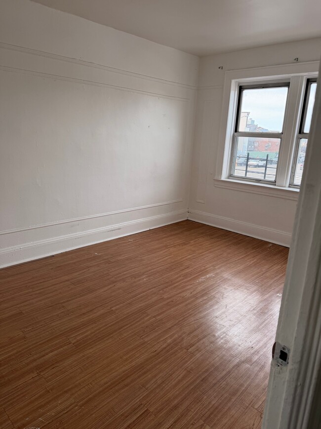 63 Woodhaven Blvd Unit 2F