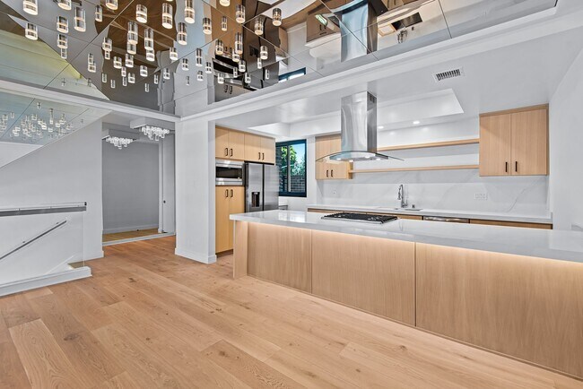 Photo - Modern Luxury Townhome in Prime Beverly Hills