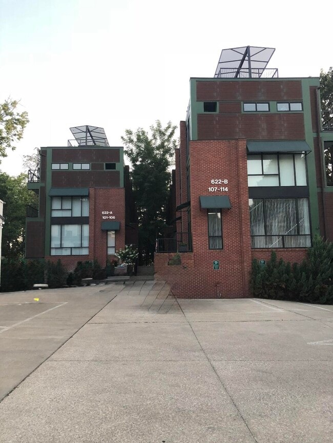 Building Photo - 622 W Main St Unit 110