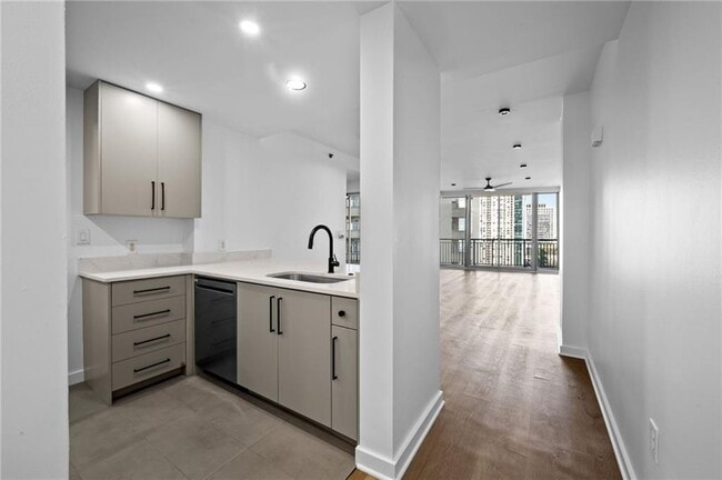 Photo - 3338 Peachtree Rd NE Unidad 1606