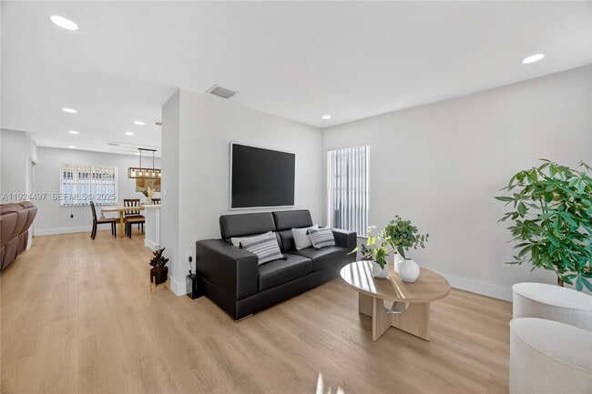 Photo - 11352 SW 245th St