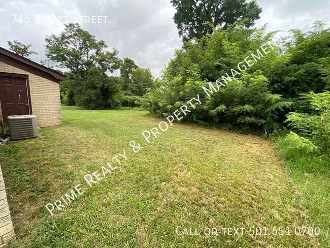 715 Smart St