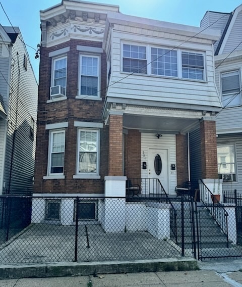 Building Photo - 231 Bayview Ave Unit 1 Rental