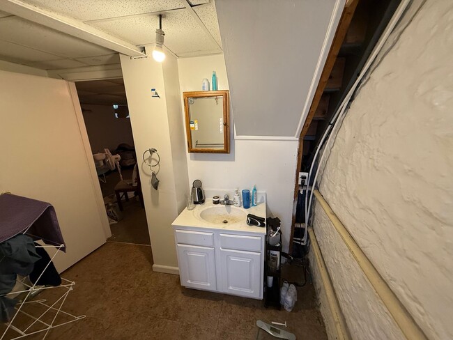 Photo - 2215 Victor St Unit Basement