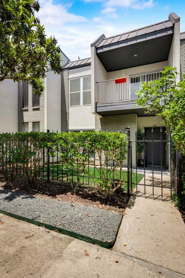 1300 Augusta Dr Unit 28