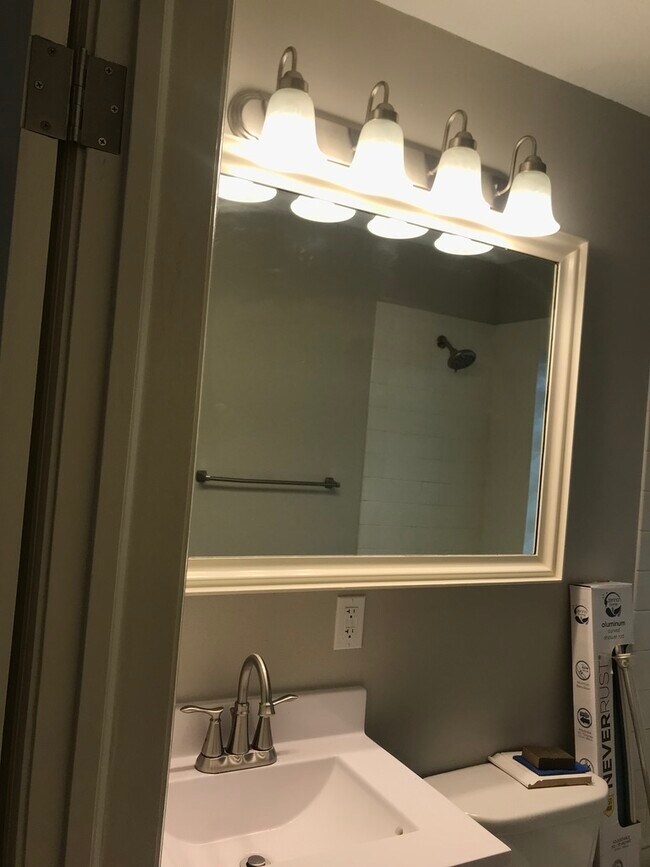 Photo - 711 7th Ave Unidad 711 Ground Level