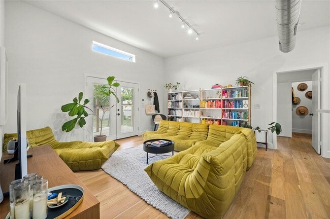 Photo - 602 Persimmon St