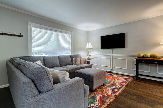 Photo - 2619 Eastgrove Ln