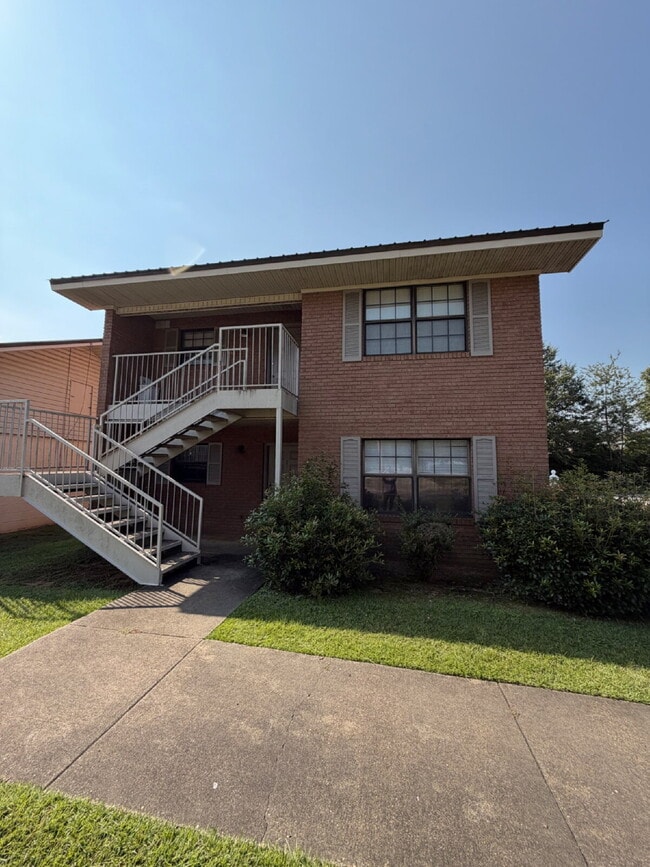 Building Photo - 1133 Fortner St Unit Apt A1