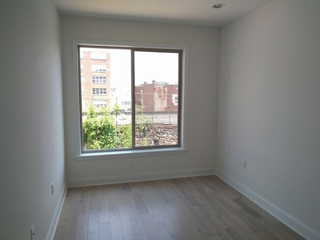 Photo - 1213 Noble St Unit 4