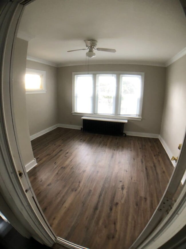 Building Photo - 3700-3706 E Pulaski Ave - 9 unit