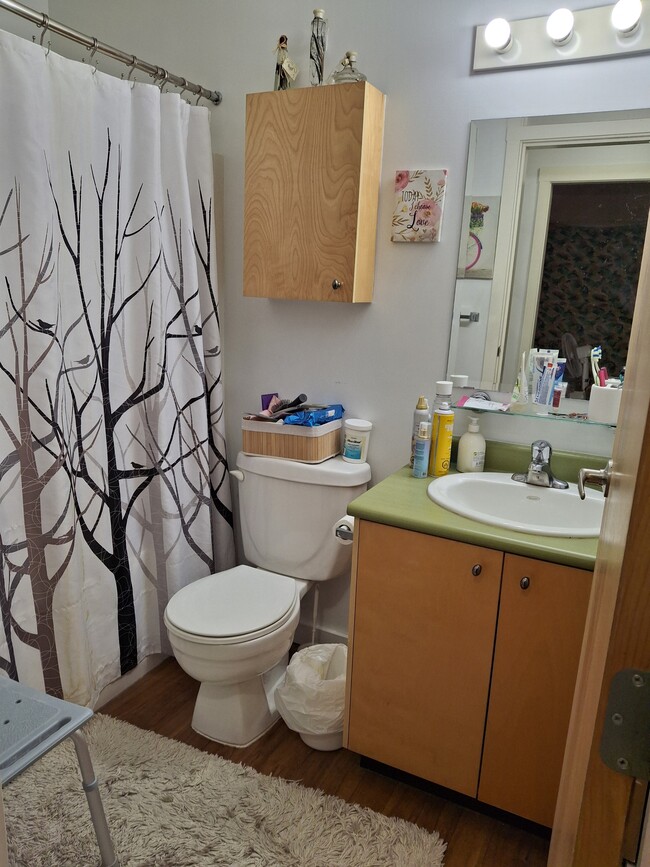 Photo - 238-238 Selby St