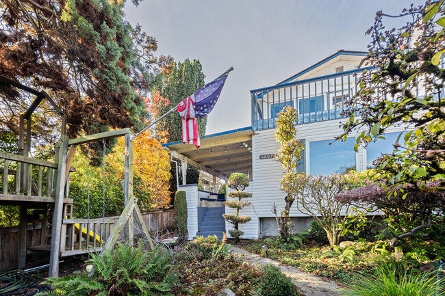 Photo - 6807 Aurora Ave N