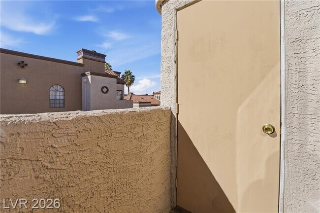Photo - 2982 Juniper Hills Blvd Unidad 202