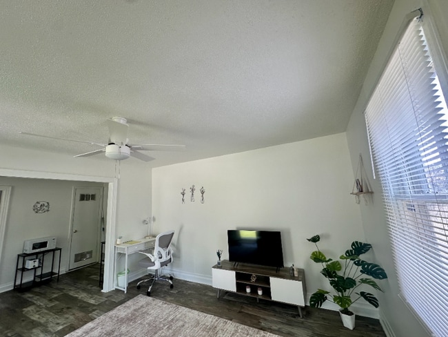 Photo - 1917 Bragg St